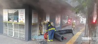 Bombeiros são mobilizados após incêndio em bicicletaria no Bairro Boicy em Foz do Iguaçu 