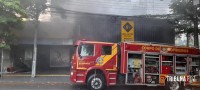 Bombeiros são mobilizados após incêndio em bicicletaria no Bairro Boicy em Foz do Iguaçu 