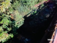 Homem é resgatado debaixo de ponte após ser agredido e cair no Rio Almada na Av. Tancredo Neves