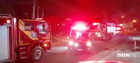 Quatro viaturas dos Bombeiros são mobilizados após fogo em entulho na Vila Yolanda