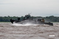 Polícia Federal recebe nova lancha blindada em Foz do Iguaçu