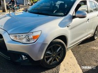 Acidente entre carro e moto deixa vítima ferida na rotatória da Av. Costa e Silva