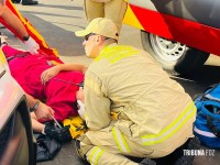 Acidente entre carro e moto deixa vítima ferida na rotatória da Av. Costa e Silva