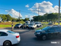 Acidente entre carro e moto deixa vítima ferida na rotatória da Av. Costa e Silva