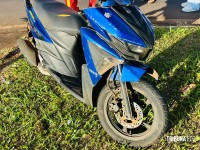 Acidente entre carro e moto deixa vítima ferida na rotatória da Av. Costa e Silva
