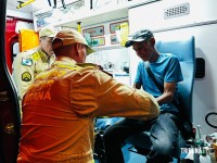 Homem cai após sair de bar e é socorrido pelo SIATE após ficar ferido no Portal da Foz