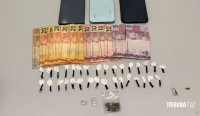 PM prende casal por tráfico de drogas no Jardim Panorama em Foz do Iguaçu PM prende casal por tráfico de drogas no Jardim Panorama em Foz do Iguaçu