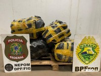 BPFRON e PF apreendem veículo carregado com 96,4 Kg de maconha tipo capulho em Foz do Iguaçu