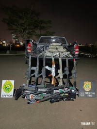 Policia Federal e PM apreendem drogas e simulacros de armas na barranca do Rio Paraná em Foz do Iguaçu