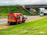Acidente grave na BR-277: Tênis do motociclista fica preso no para-choque de carreta após colisão e motociclista é socorrido pelo Siate na BR-277