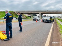 Acidente grave na BR-277: Tênis do motociclista fica preso no para-choque de carreta após colisão e motociclista é socorrido pelo Siate na BR-277