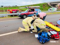 Acidente grave na BR-277: Tênis do motociclista fica preso no para-choque de carreta após colisão e motociclista é socorrido pelo Siate na BR-277