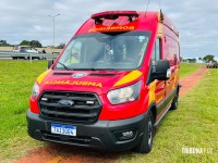 Acidente grave na BR-277: Tênis do motociclista fica preso no para-choque de carreta após colisão e motociclista é socorrido pelo Siate na BR-277