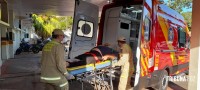 Homem sofre queda de plano elevado na Vila Miranda e é socorrido pelo Siate
