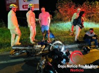 Colisão frontal entre motocicletas deixa três feridos no viaduto de Três Lagoas