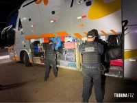 Receita Federal apreende ônibus de turismo na BR-277 com R$ 1 milhão em medicamentos, perfumes, iPhones e eletrônicos