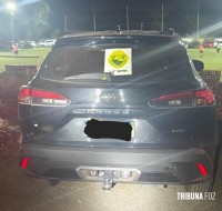 PM prende mulher e recupera veículo com sinais adulterados no centro de Foz do Iguaçu