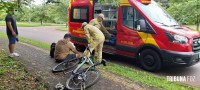Ciclista é socorrido pelo Siate após queda na rotatória da Av. Safira em Foz do Iguaçu