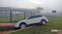 Neblina densa faz veículo cair em vala perto da Ponte da Integração no lado paraguaio da fronteira