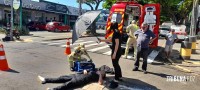 Siate socorre duas vítimas após colisão entre moto e carro no centro de Foz do Iguaçu