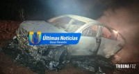 Carro atola na lama e pega fogo em Santa Fé, no Paraguai