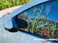 Veículo roubado é localizado na área rural após assalto com dois baleados na BR-277