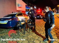 Guarda Municipal prende dupla após furto de cadeiras em loja de móveis