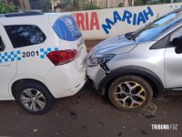 Idoso capota veículo após colisão na Av. Juscelino Kubitschek em Foz do Iguaçu