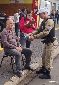 Idoso capota veículo após colisão na Av. Juscelino Kubitschek em Foz do Iguaçu