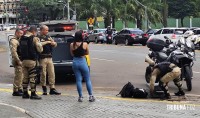 PM prende mulher com grande quantidade de drogas na área central de Foz do Iguaçu