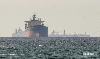 Irã nega passagem de navios dos EUA por Ormuz e petróleo dispara