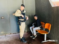 Assalto na BR-277 termina com colisão, suspeito preso e arma apreendida em Foz do Iguaçu
