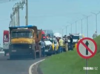 Assalto na BR-277 termina com colisão, suspeito preso e arma apreendida em Foz do Iguaçu