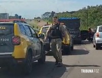 Assalto na BR-277 termina com colisão, suspeito preso e arma apreendida em Foz do Iguaçu