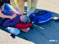 Mulher é atropelada por motocicleta e socorrida pelo Siate no Bairro Três Lagoa