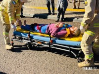 Mulher é atropelada por motocicleta e socorrida pelo Siate no Bairro Três Lagoa