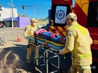 Mulher é atropelada por motocicleta e socorrida pelo Siate no Bairro Três Lagoa