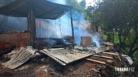 Incêndio destrói casa deixando mulher com queimaduras leves em Ciudad del Este
