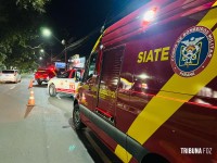 Mulher fica inconsciente após veículo colidir contra um poste na Av. JK em Foz do Iguaçu 