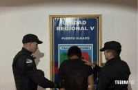 Ele ameaçou a mãe com uma faca, agrediu policiais e acabou preso em Puerto Iguazú, na Argentina