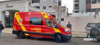 Condutora perde o controle do veículo e colide contra outros três veículos estacionados no centro de Foz do Iguaçu 