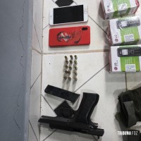 Policia Nacional do Paraguai prende duas pessoas com dois veículos roubados na barranca do Rio Paraná
