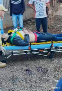 Homem é esfaqueado no peito e socorrido pelo Siate em estado grave no Conjunto Sol de Maio, em Foz do Iguaçu