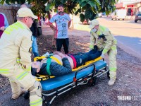 Homem é esfaqueado no peito e socorrido pelo Siate em estado grave no Conjunto Sol de Maio, em Foz do Iguaçu