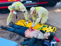 Homem é esfaqueado no peito e socorrido pelo Siate em estado grave no Conjunto Sol de Maio, em Foz do Iguaçu