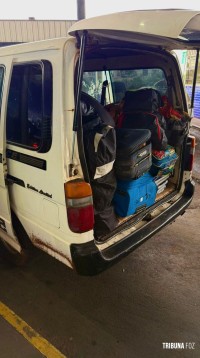 Receita Federal aborda van paraguaia com 3 adolescentes desacompanhados