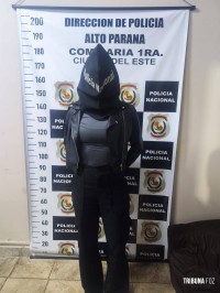 Jovem brasileira é presa após ser flagrada por câmeras roubando carimbo de tabelião em Ciudad Del Este