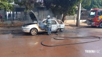 Carro é consumido pelo fogo no Bairro Porto Meira