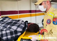 Ladrão que fugiu baleado após assalto durante a madrugada é encontrado ferido 
