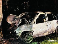 Duas pessoas morrem carbonizadas após veículo colidir contra uma arvore em Santa Terezinha de Itaipu